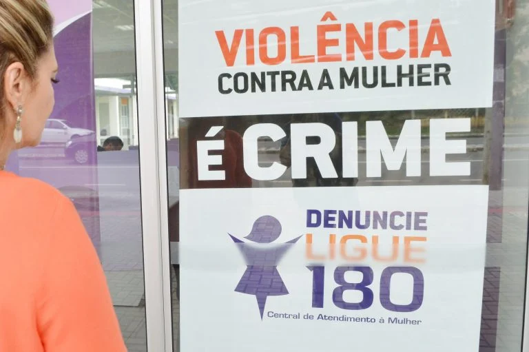 Nova lei reforça divulgação do Ligue 180 em locais de grande circulação