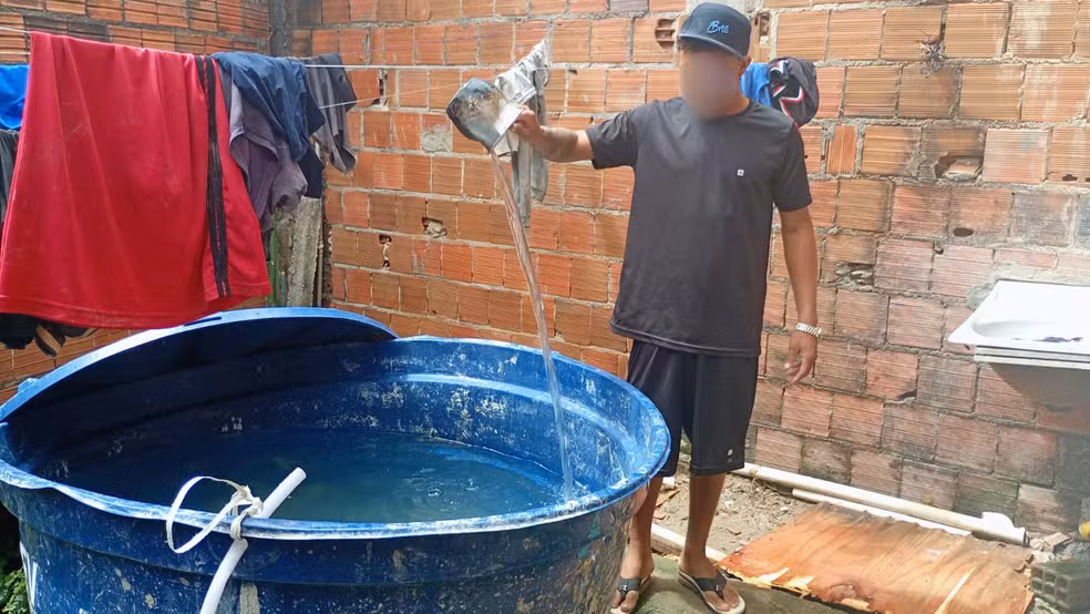 trabalhadores-nao-tinham-agua-encanada-e-dependiam-de-deposito-com-agua-suja